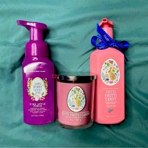 Bath & Body Works Special Edition Easter 
2 hand soaps & 1 single wick candle